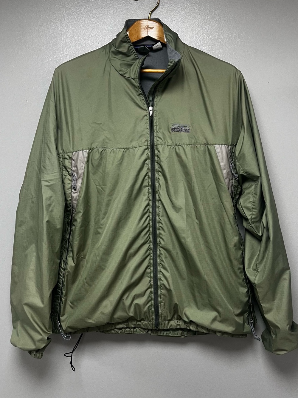 Vintage Patagonia Men's Zephur Olive Green Windbreaker Jacket size L